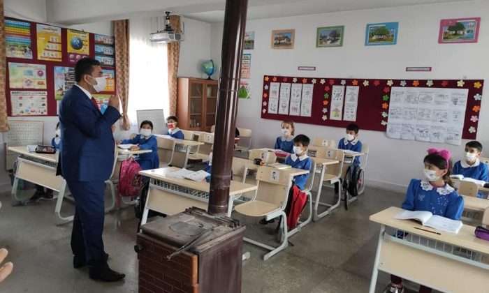 GEREDE İLÇE MİLLİ EĞİTİM MÜDÜRÜ’NDEN KÖY OKULUNA ZİYARET