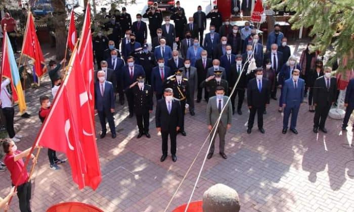 CUMHURİYET MEYDANI’NDA TÖREN DÜZENLENDİ