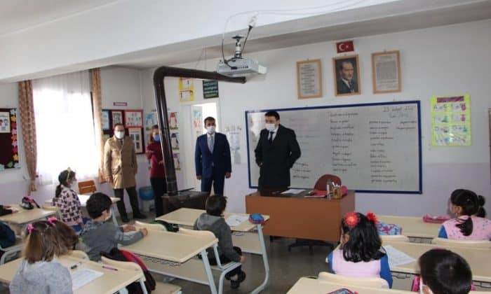GEREDE KAYMAKAMI YÜZ YÜZE EĞİTİME BAŞLANAN OKULU ZİYARET ETTİ