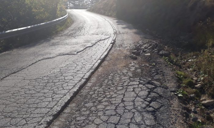 GEREDE ARKUT’TA KAYAK MERKEZİNE ASFALT VAR MERKEZE ÇIKAN YOLA YOK