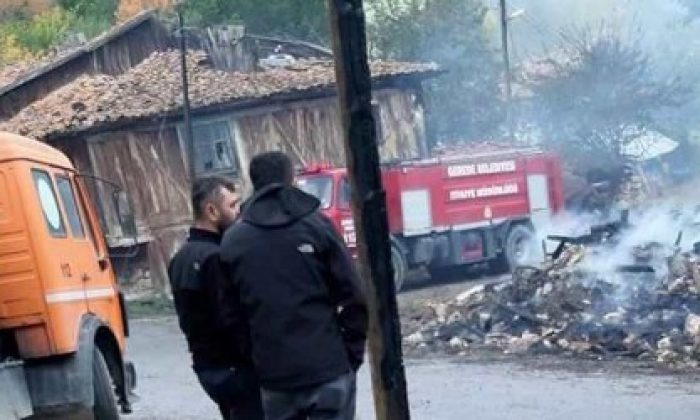 4 EV YANGINDA KÜL OLDU