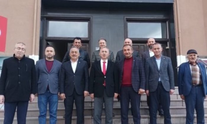 KARIŞ KARIŞ GEZİYOR