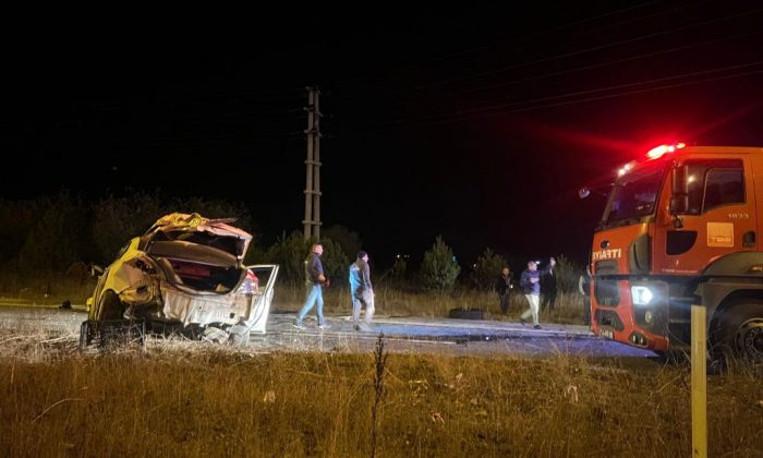 D-100 KARAYOLUNDA FECİ KAZA: 2 KİŞİ AĞIR YARALANDI