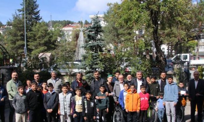 MUSTAFA ALLAR’DAN ÖĞRENCİLERE BİSİKLET SÜRPRİZİ