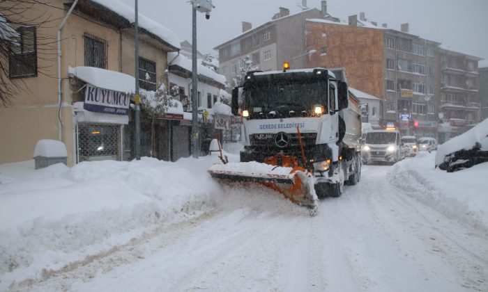 KAR TEMİZLEME ÇALIŞMALARI ARALIKSIZ DEVAM EDİYOR