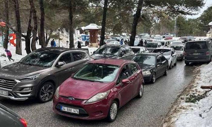 ESENTEPE MESİRELİĞİ’NDE TRAFİK YOĞUNLUĞU