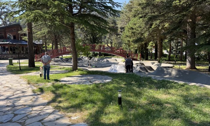 ESENTEPE HAVUZLU BAHÇE’DE YENİLEME ÇALIŞMALARI SÜRÜYOR